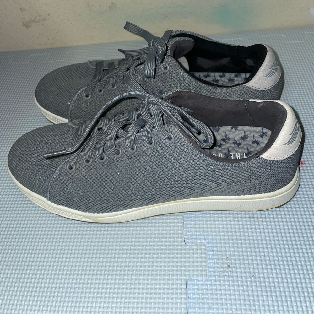 Straight Down Walkabout Golf Shoe Spikeless In excellent condition size 9 1/2